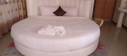 Nuru Palace Hotel