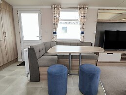 Caravan B8