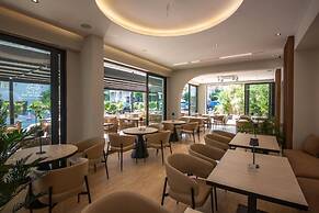 Noam Luxury Hotel