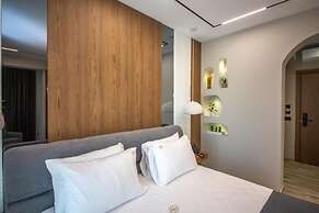 Noam Luxury Hotel