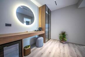Noam Luxury Hotel