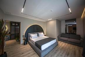 Noam Luxury Hotel