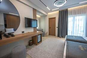 Noam Luxury Hotel