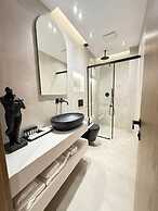 Noam Luxury Hotel