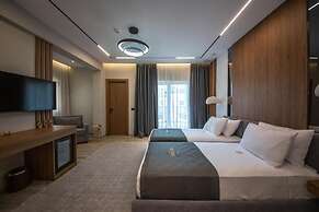 Noam Luxury Hotel