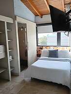 Tauro Black Suites