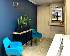 Tauro Black Suites