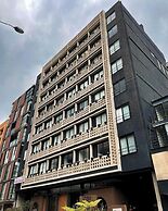 Majestic Loft w/ Balcony