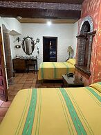 HOTEL LOS ESCUDOS