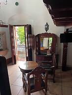 HOTEL LOS ESCUDOS