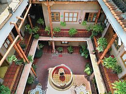 HOTEL LOS ESCUDOS