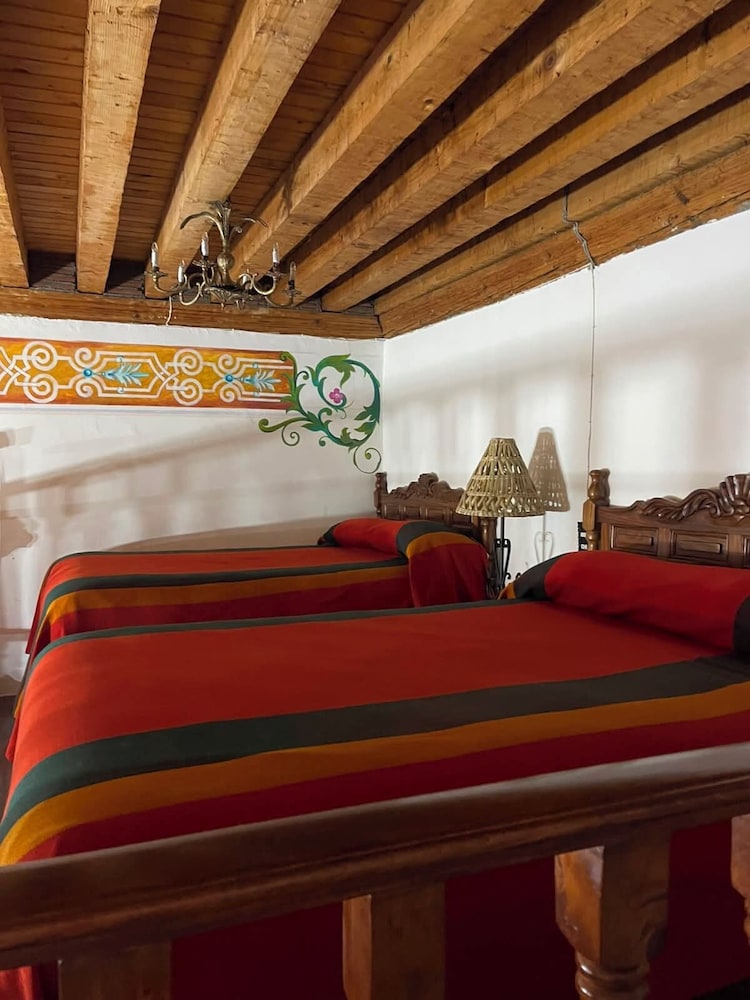 HOTEL LOS ESCUDOS