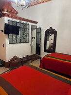 HOTEL LOS ESCUDOS