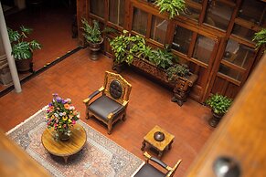 HOTEL LOS ESCUDOS