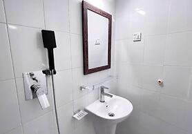 250 sqft 2 Studio Apt Pool and Sauna