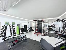 250 sqft 2 Studio Apt Pool and Sauna
