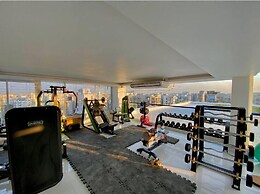 250 sqft 2 Studio Apt Pool and Sauna