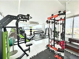 250 sqft 2 Studio Apt Pool and Sauna