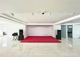 250 sqft 2 Studio Apt Pool and Sauna