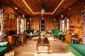 Moustache Houseboat Srinagar