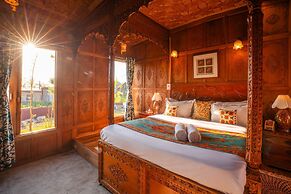 Moustache Houseboat Srinagar
