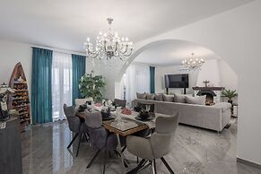 Villa Natali With Pool And Sea View