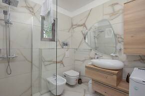 Villa Natali With Pool And Sea View