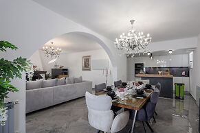 Villa Natali With Pool And Sea View