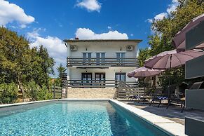 Villa Natali With Pool And Sea View
