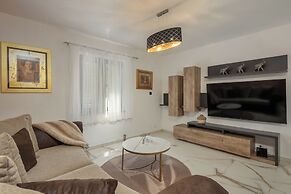 Villa Natali With Pool And Sea View
