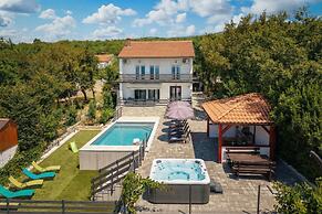 Villa Natali With Pool And Sea View