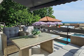 Villa Natali With Pool And Sea View