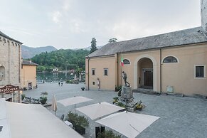 Bell Tower Square by Rent all Como