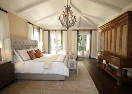 Donix Suites