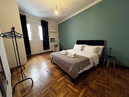 Plaka Luxury Apartment