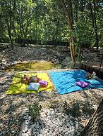 Blisku do Gradot Riverfront Cabins