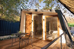 Blisku do Gradot Riverfront Cabins