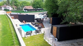 Blisku do Gradot Riverfront Cabins