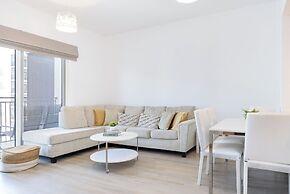 Bloomfields Luxurious 2Br Water Edge