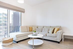 Bloomfields Luxurious 2Br Water Edge