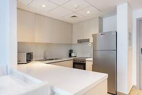 Bloomfields Luxurious 2Br Water Edge