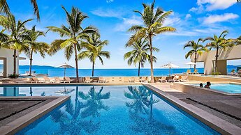 Gorgeous 1BR Condo With Pools Sea Views