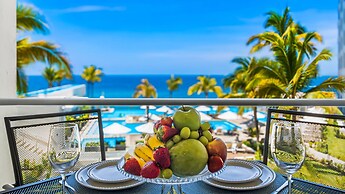 Gorgeous 1BR Condo With Pools Sea Views