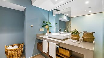 Gorgeous 1BR Condo With Pools Sea Views