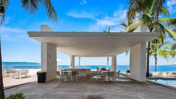 Gorgeous 1BR Condo With Pools Sea Views