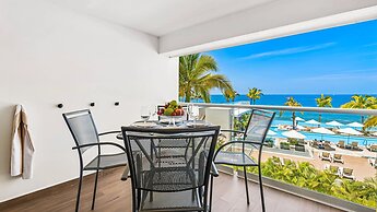 Gorgeous 1BR Condo With Pools Sea Views