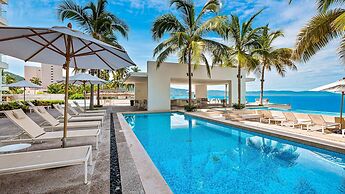 Gorgeous 1BR Condo With Pools Sea Views