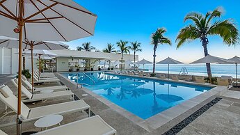 Gorgeous 1BR Condo With Pools Sea Views