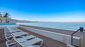 Gorgeous 1BR Condo With Pools Sea Views