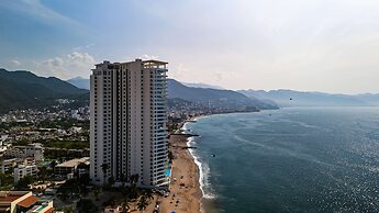 Gorgeous 1BR Condo With Pools Sea Views